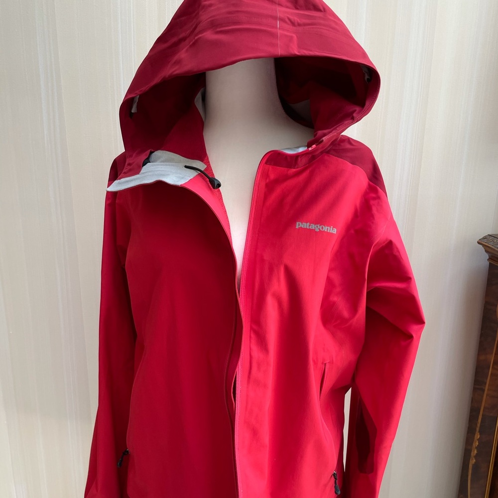 Women’s Patagonia hard shell two tone rain jacket